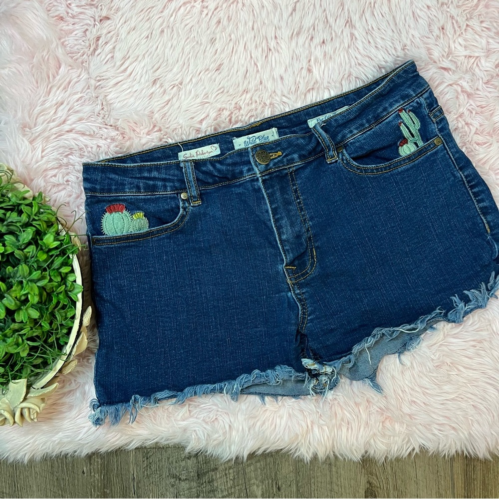 Wild Blue Sadie Robertson Cactus Embroidery‎ Cut Off Jean Shorts Sz 11 Raw Hem